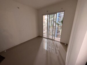 Room in 2 BHK Apartment at Puranik Grand Central, Vartak Nagar – for Rent
