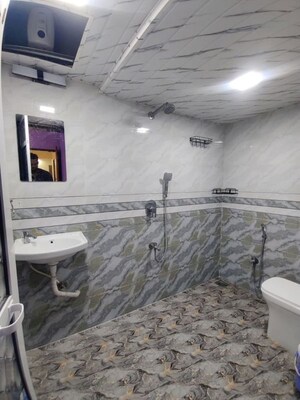 Bathroom in 2.5 BHK Apartment at Garden View Apartment, Goregaon East – for Rent