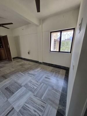 Furnished Amenities in 2 BHK Apartment at Park Avenue Apartment Kandivali, Kandivali West – for Rent