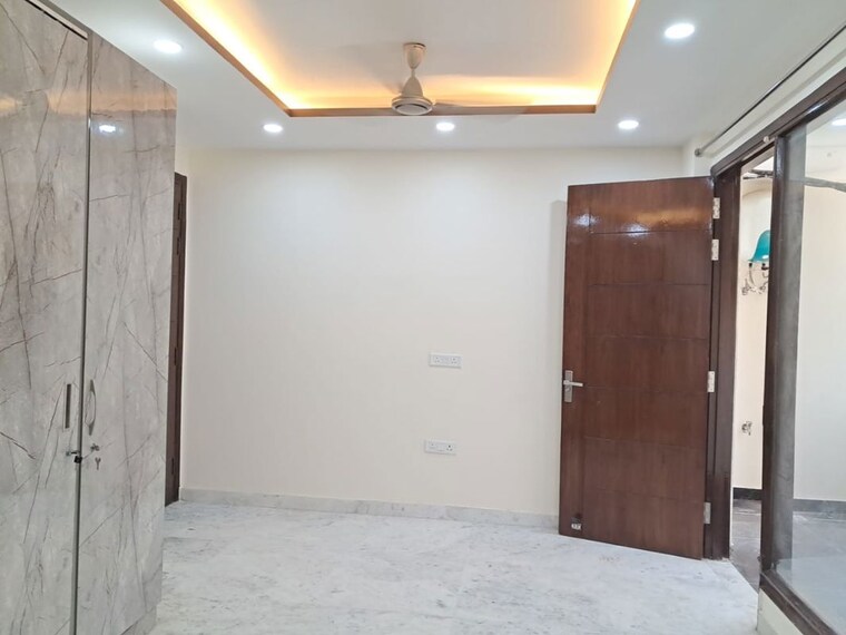 Room, shivalik colony 3.5 Bedroom 200 Sq.Yd. Builder Floor In Shivalik Colony Delhi 10709119
