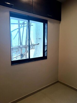 Room in 3.5 BHK Apartment at Rag Megh Malhar, Goregaon East – for Rent
