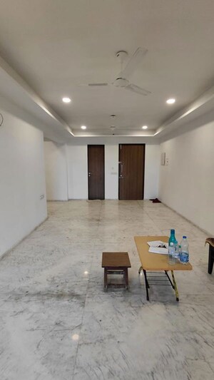 Room in 3 BHK Apartment at DLH Signature, Bandra West – for Rent