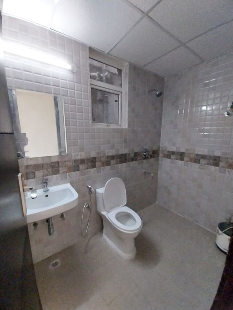 Bathroom, signature-global-park-4-and-5 2.5 Bedroom 1081 Sq.Ft. Apartment In Sohna Sector 36 Gurgaon 10751224