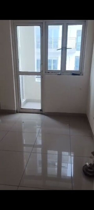 Room in 2.5 BHK Apartment at Wave Executive Floors, Wave City – for Rent