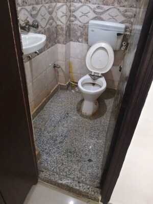Bathroom in 1 RK Builder Floor at Mayur Vihar 1 – for Rent