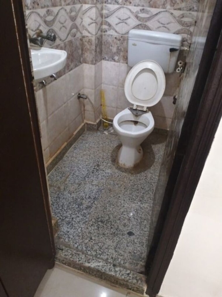 Bathroom, mayur vihar 1 1 RK 200 Sq.Ft. Builder Floor In Mayur Vihar 1 Delhi 10751225