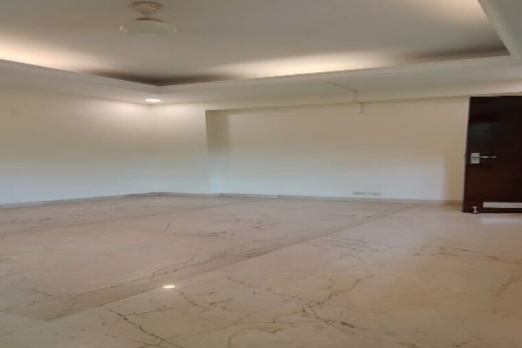 Room, defence colony  350 Sq.Yd. Builder Floor In Defence Colony Delhi 10751219