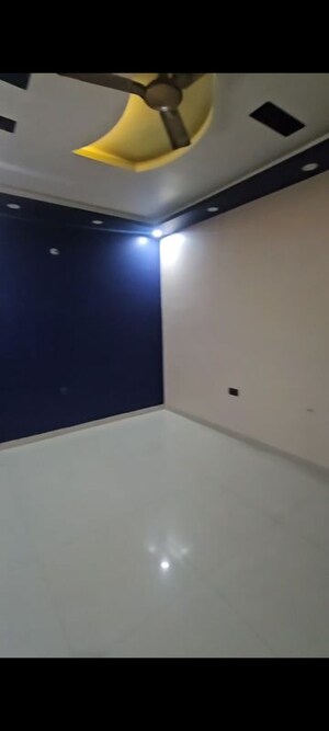 Room in 3 BHK Builder Floor at Greenwood Enclave, Wave City – for Rent