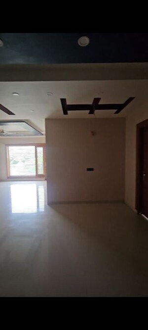 Room in 3 BHK Builder Floor at Greenwood Enclave, Wave City – for Rent