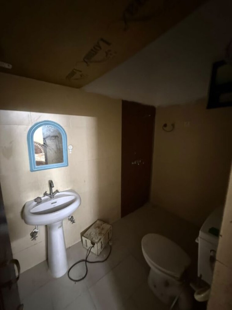 Bathroom, kharar mohali road 2 Bedroom 1350 Sq.Ft. Apartment In Kharar Mohali Road Kharar 10751274