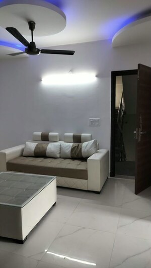Living Room in 1 BHK Builder Floor at Ansal Sushant Lok I, Sector 43 – for Rent