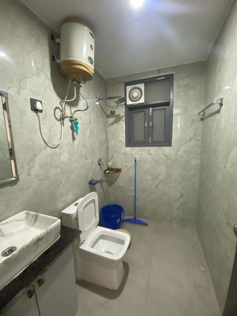 Bathroom, freedom fighters enclave 2 Bedroom 950 Sq.Ft. Builder Floor In Freedom Fighters Enclave Delhi 10751282