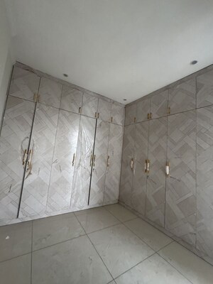 Room in 5 BHK Apartment at Sector 24 – for Rent