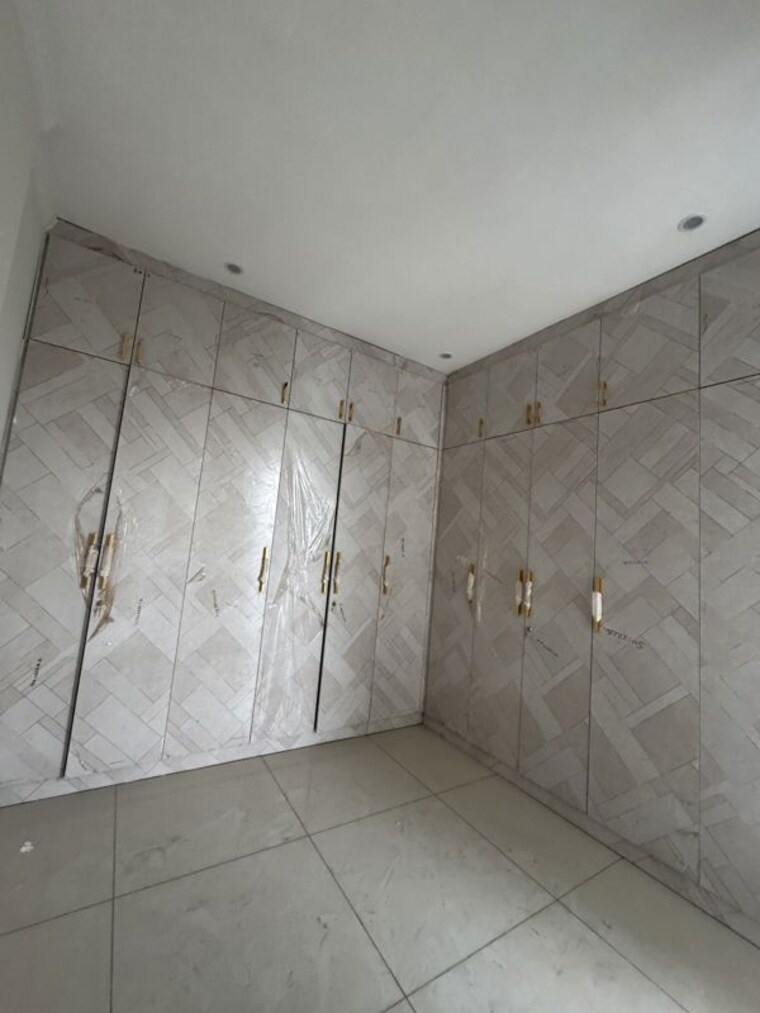 Room, sector 24 5 Bedroom 5000 Sq.Ft. Apartment In Sector 24 Panchkula 10749854