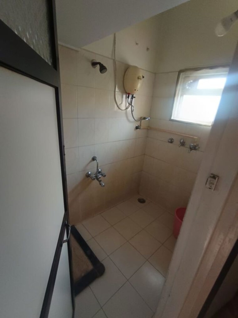 Bathroom, rameshwar-chs Commercial Office Space 800 Sq.Ft. In Naupada Thane 10725580