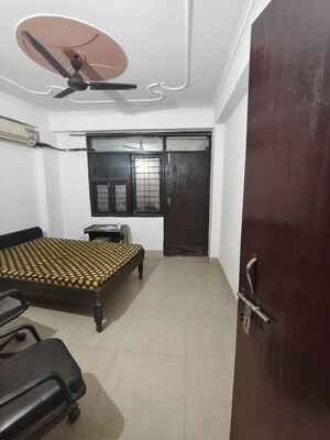 Team Area in 1 BHK Builder Floor at Neb Sarai – for Rent