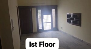 Living Room in 2 BHK Builder Floor at Sector 10 – for Rent