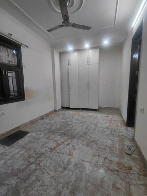 Furnished Amenities in 2 BHK Builder Floor at Janakpuri – for Rent