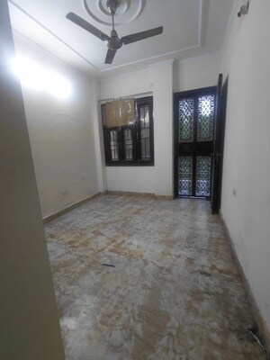 Furnished Amenities in 2 BHK Builder Floor at Janakpuri – for Rent