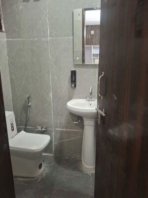 Bathroom in 1 RK Builder Floor at Sector 40 – for Rent