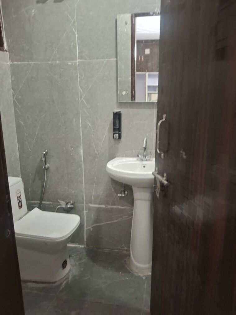 Bathroom, sector 40 1 RK 320 Sq.Ft. Builder Floor In Sector 40 Gurgaon 10599358