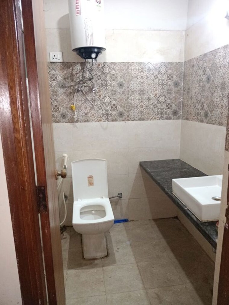 Bathroom, paramount-golfforeste Studio 435 Sq.Ft. Apartment In Zeta I Greater Noida Greater Noida 10751346