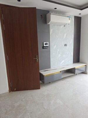 Room in 3 BHK Apartment at Anant Raj Ashok Estate, Sector 63a – for Rent