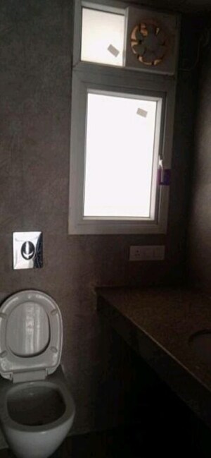 Bathroom in 3 BHK Apartment at Shalimar Oneworld Vista, Gomti Nagar – for Rent