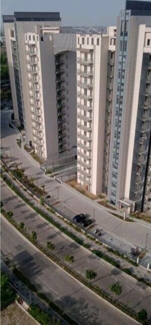 Balcony in 3 BHK Apartment at Shalimar Oneworld Vista, Gomti Nagar – for Rent