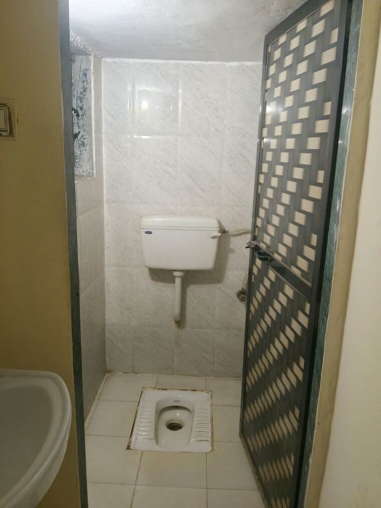 Bathroom, koliwada 1 Bedroom 390 Sq.Ft. Apartment In Koliwada Navi Mumbai 10751373