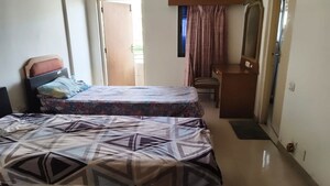 Bedroom in 6 BHK Apartment at Churchgate – for Rent