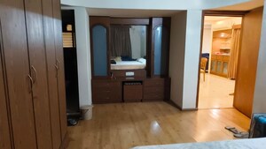  6 BHK Apartment at Churchgate – for Rent
