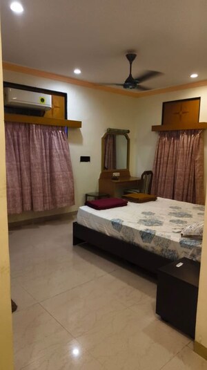 Bedroom in 6 BHK Apartment at Churchgate – for Rent