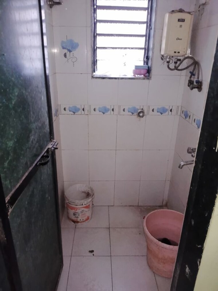Bathroom, koliwada 1 Bedroom 400 Sq.Ft. Apartment In Koliwada Navi Mumbai 10751398