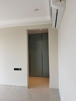 Room in 3.5 BHK Apartment at The Ananta Aspire, Utrathiya – for Rent