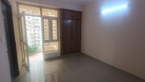 Room in 2 BHK Apartment at Supertech Eco Village II, Sector 16b Greater Noida – for Rent