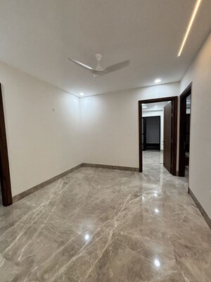 Room in 4 BHK Builder Floor at Shanti Kunj – for Rent