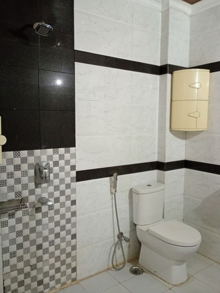 Bathroom, malviya nagar 2 Bedroom 1200 Sq.Ft. Builder Floor In Malviya Nagar Delhi 10751476
