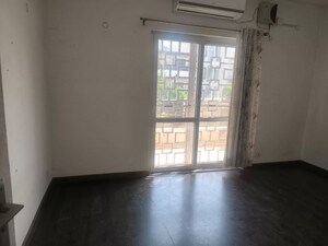 Room in 3 BHK Apartment at BPTP Park Elite Floors, Sector 85 – for Rent