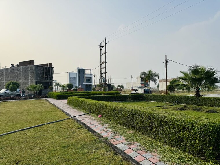 Garden, super corridor  850 Sq.Ft. Plot In Super Corridor Indore 10750161