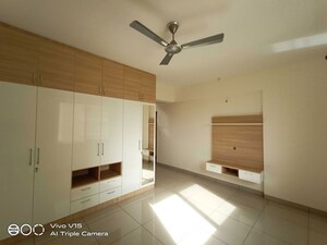 Room in 3 BHK Apartment at Prestige Royale Gardens, Doddaballapur Road – for Rent