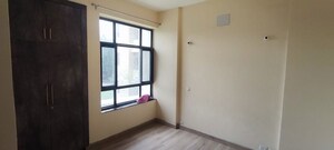 Room in 3 BHK Apartment at Unitech Horizon, Pi Greater Noida – for Rent
