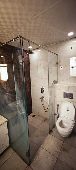 Bathroom in 4 BHK Builder Floor at BPTP Amstoria, Sector 102 – for Rent