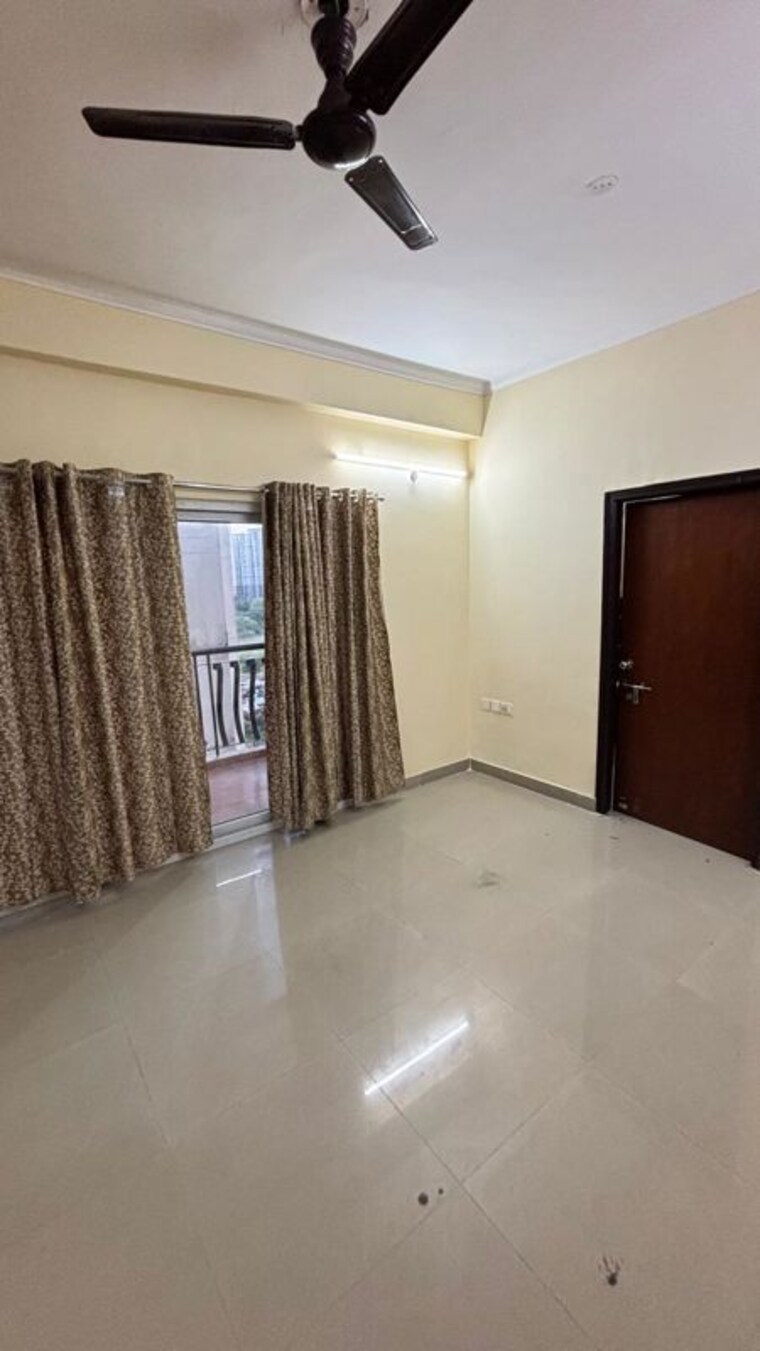 Room, aims-golf-city 3.5 Bedroom 1750 Sq.Ft. Apartment In Sector 75 Noida 10751560
