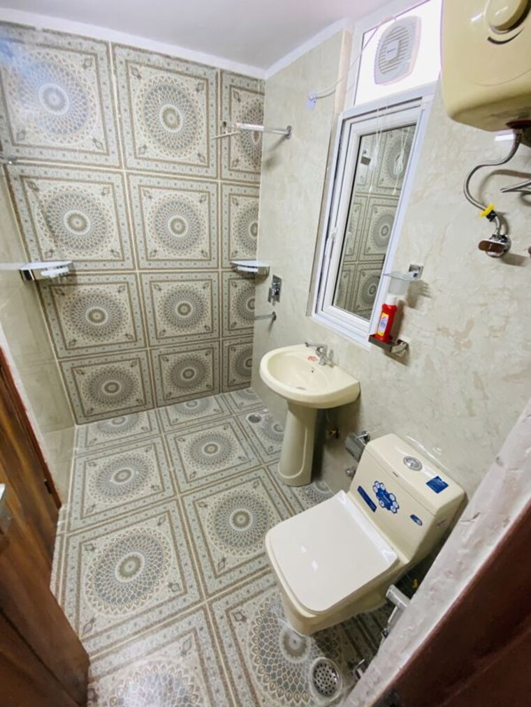 Bathroom, sector 3 dwarka 3 Bedroom 1800 Sq.Ft. Apartment In Sector 3 Dwarka Delhi 10751599