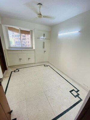 Room in 3 BHK Apartment at Sector 3 Dwarka – for Rent