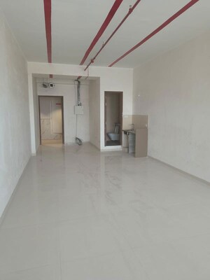 Room in  Office Space at Kalpataru Summit, Mulund West – for Rent