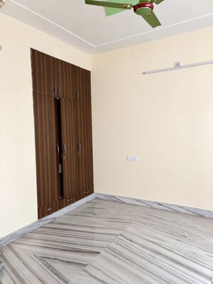 Room in 3 BHK Builder Floor at Delta Ii Greater Noida – for Rent