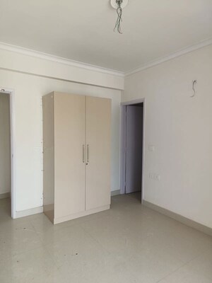 Room in 2 BHK Apartment at Pareena Express Heights, Sector 99 – for Rent