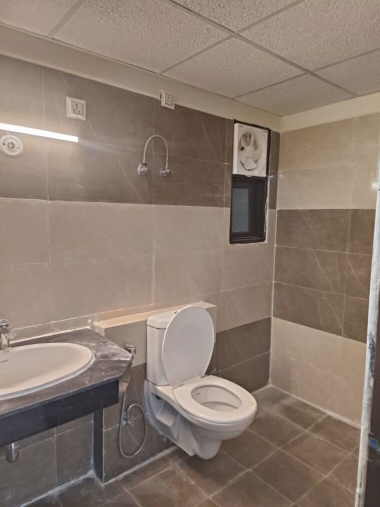 Bathroom, pareena-express-heights 2 Bedroom 1550 Sq.Ft. Apartment In Sector 99 Gurgaon 10751630